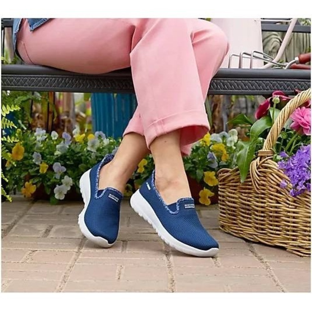 Skechers Slip-ins Arch Fit GO WALK Joy Shoes- Stefanie NAVY IN SIZE 11 WIDE